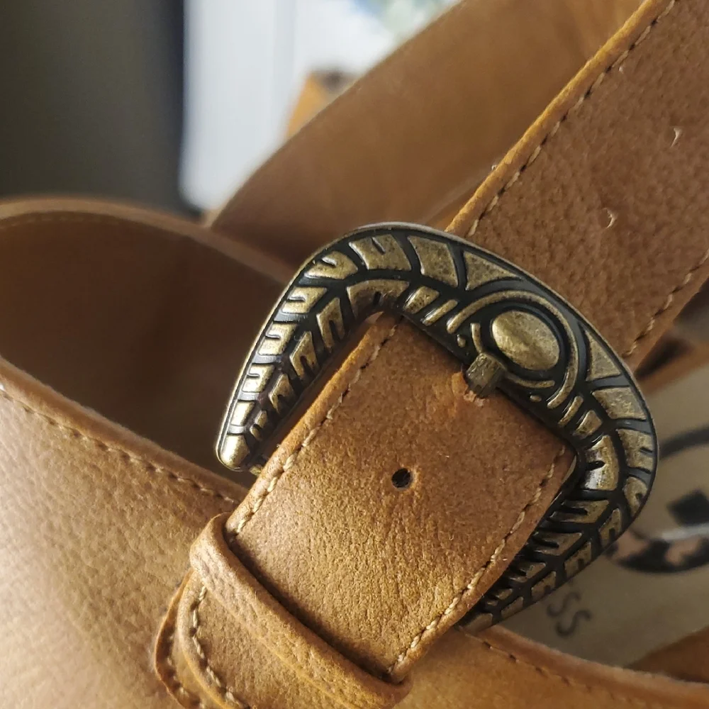 G by Guess Brown Platform Mules with Buckle - Picture 3 of 10